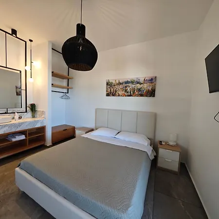 מלון דירות Katerina 4*